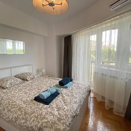 New Luxury Flat In Front Of The Parliament At Unirii شقة